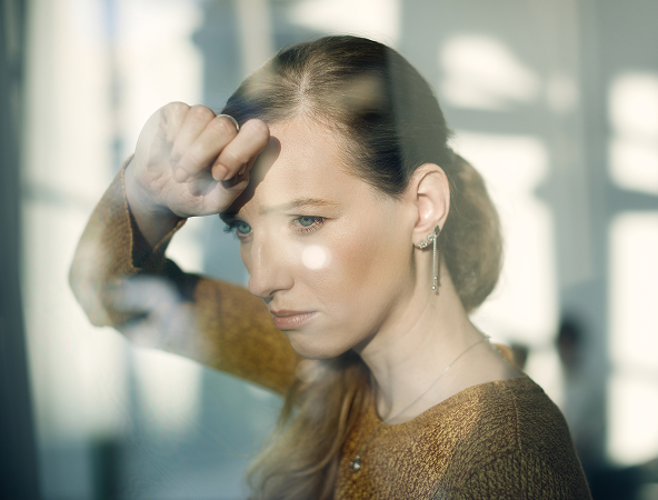 Woman experiencing midday focus drop
